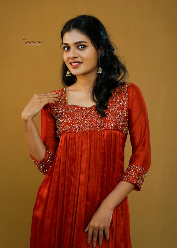 INTRICATE FLORAL HANDWORK KURTI YD10361