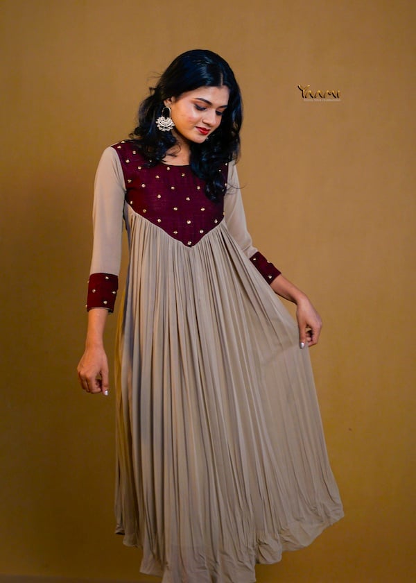 CONTRAST YOKE GATHERED KURTI YD10363