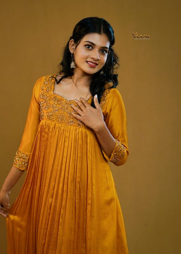 INTRICATE FLORAL HANDWORK KURTI YD10361