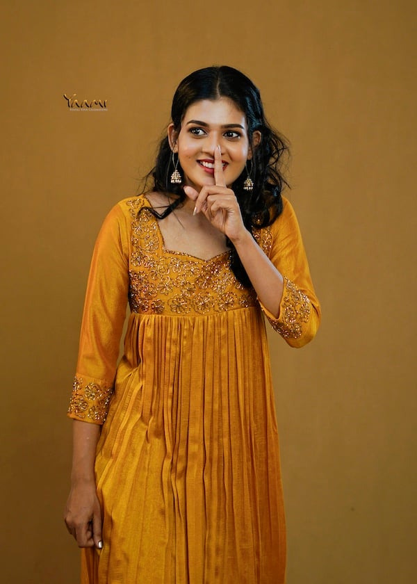 INTRICATE FLORAL HANDWORK KURTI YD10361