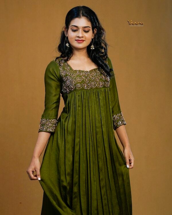 INTRICATE FLORAL HANDWORK KURTI YD10361