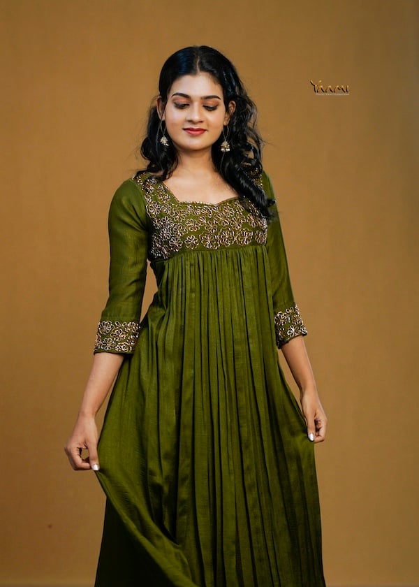 INTRICATE FLORAL HANDWORK KURTI YD10361