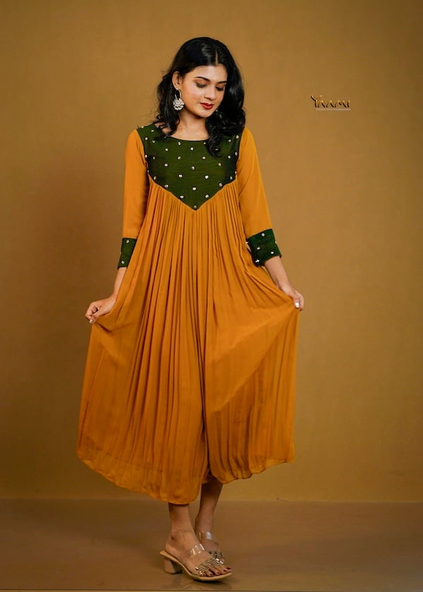 CONTRAST YOKE GATHERED KURTI YD10363