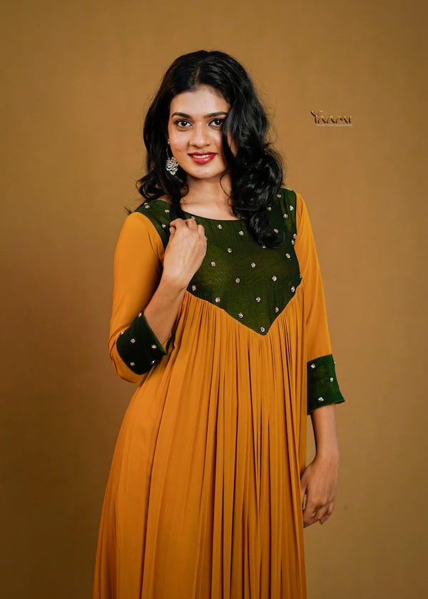 CONTRAST YOKE GATHERED KURTI YD10363