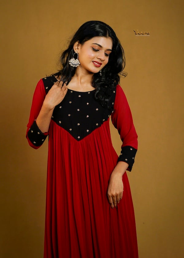 CONTRAST YOKE GATHERED KURTI YD10363