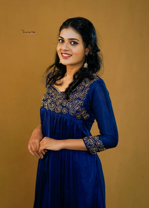 INTRICATE FLORAL HANDWORK KURTI YD10361