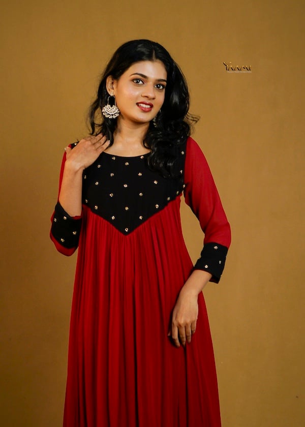 CONTRAST YOKE GATHERED KURTI YD10363