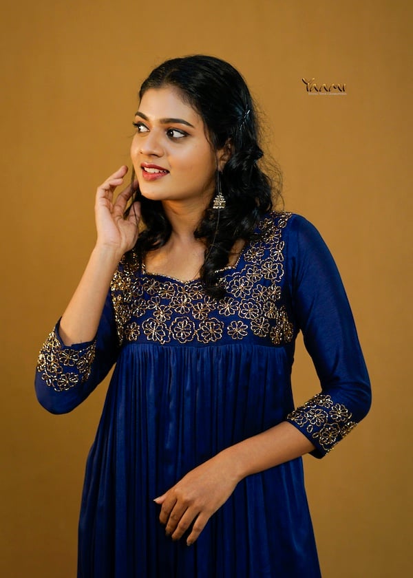 INTRICATE FLORAL HANDWORK KURTI YD10361