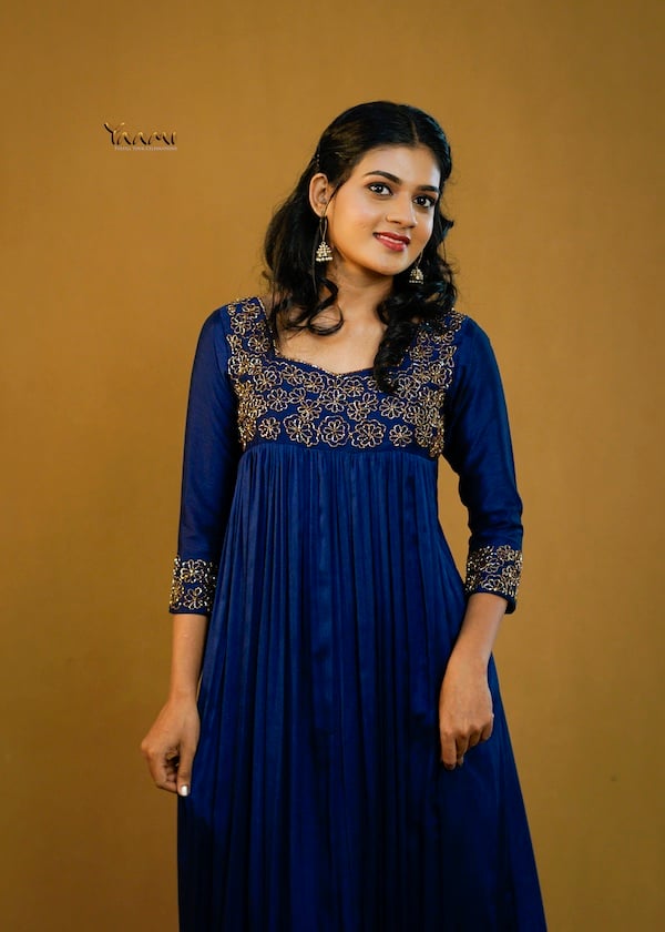 INTRICATE FLORAL HANDWORK KURTI YD10361