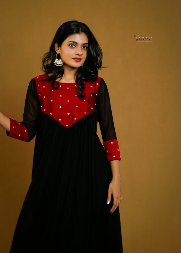 CONTRAST YOKE GATHERED KURTI YD10363