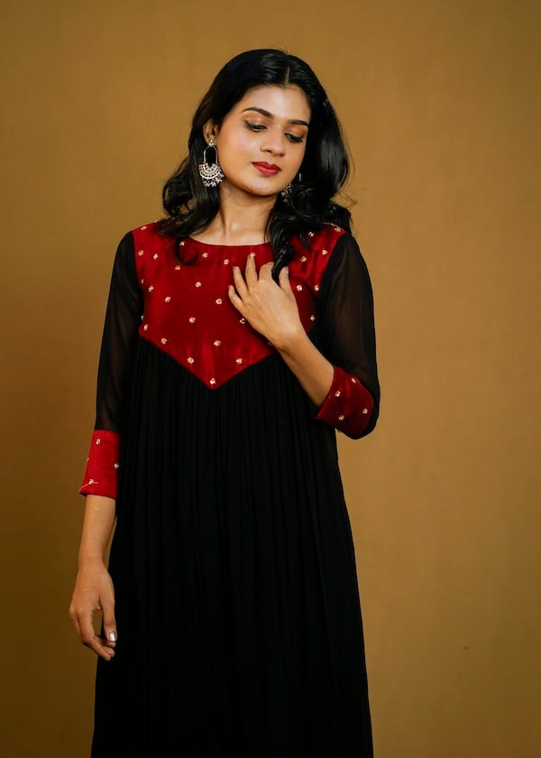 CONTRAST YOKE GATHERED KURTI YD10363