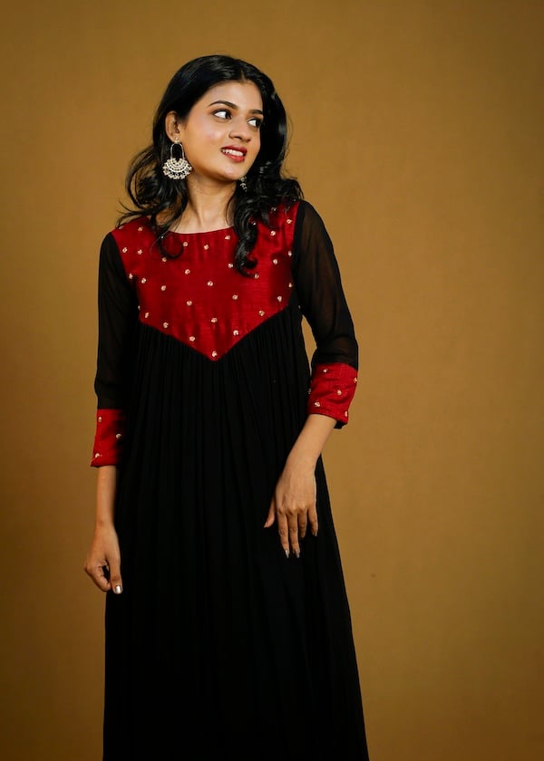 CONTRAST YOKE GATHERED KURTI YD10363