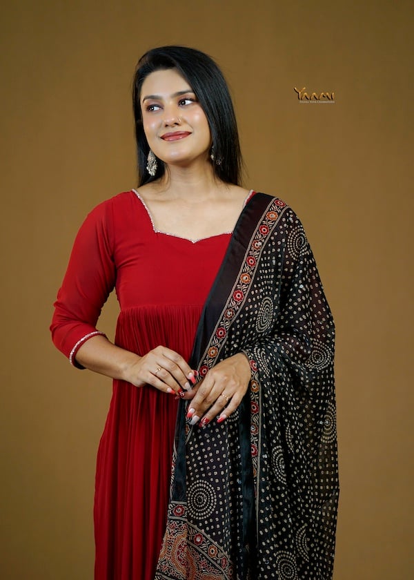 GATHERED KURTI WITH DUPATTA YD10378