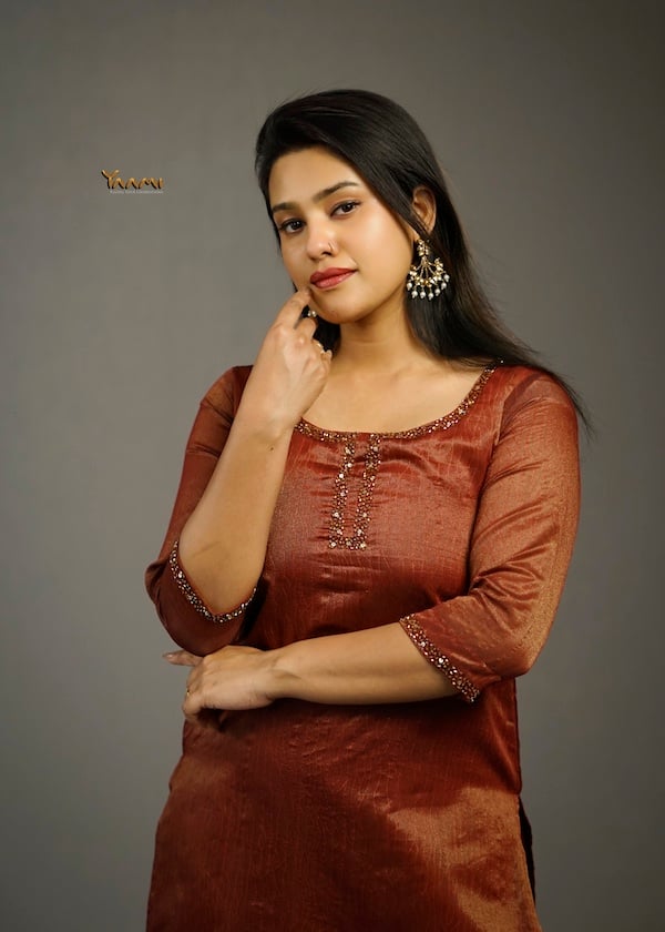 VISCOSE ORGANZA SLITTED KURTI YD10380