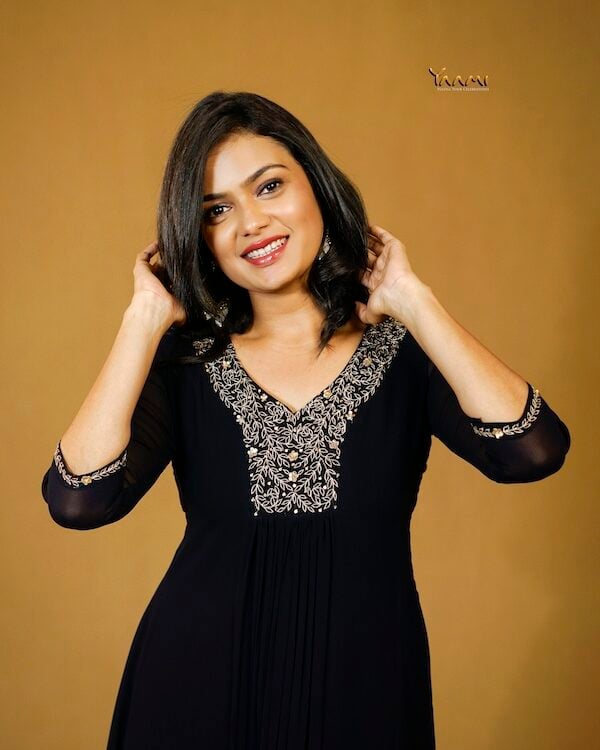 ZARI AND SEQUIN EMBROIDERED KURTI. YD10376