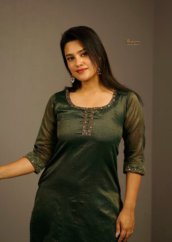 VISCOSE ORGANZA SLITTED KURTI YD10380