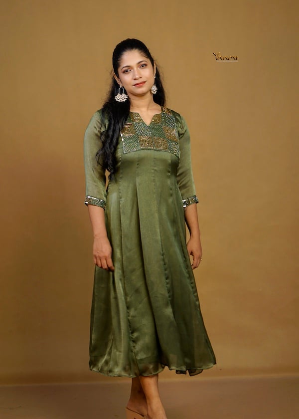 COSMOS SHIMMER PANEL CUT KURTI YD10369