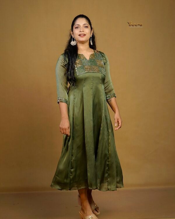 COSMOS SHIMMER PANEL CUT KURTI YD10369