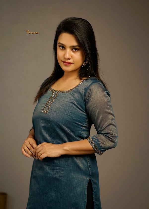 VISCOSE ORGANZA SLITTED KURTI YD10380