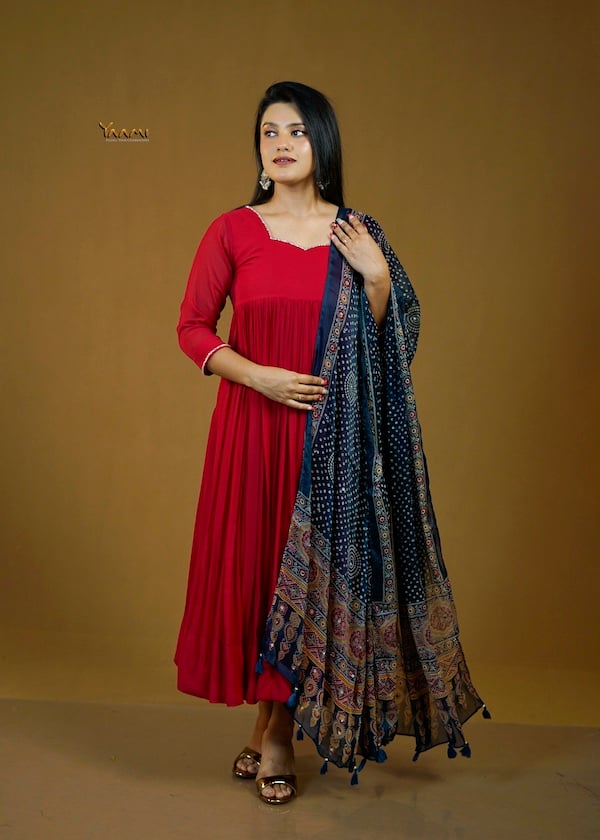 GATHERED KURTI WITH DUPATTA YD10378