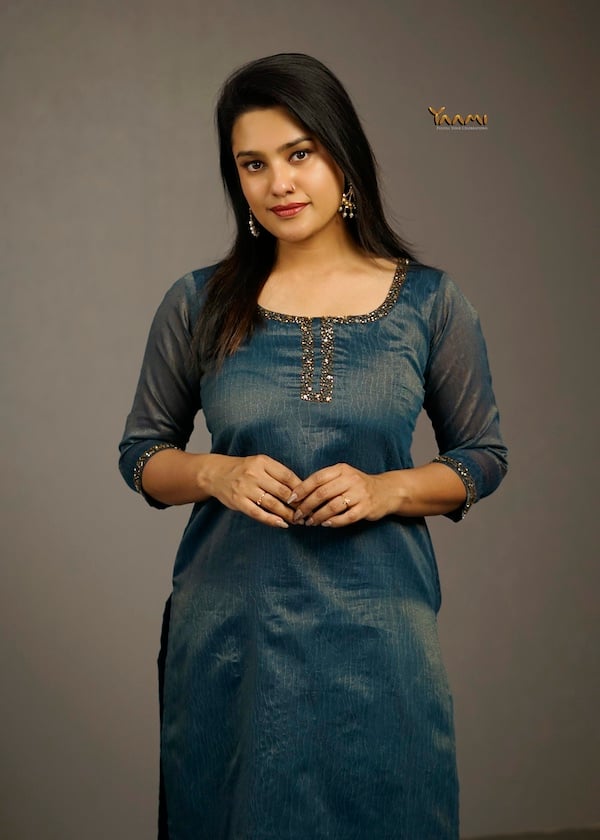 VISCOSE ORGANZA SLITTED KURTI YD10380