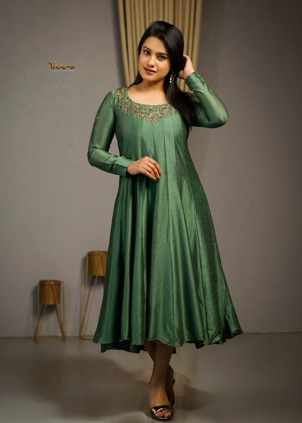 HANDWORKED BADRI SILK KURTI YD10381
