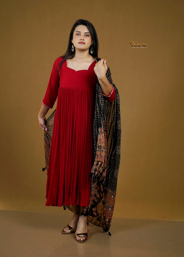 GATHERED KURTI WITH DUPATTA YD10378