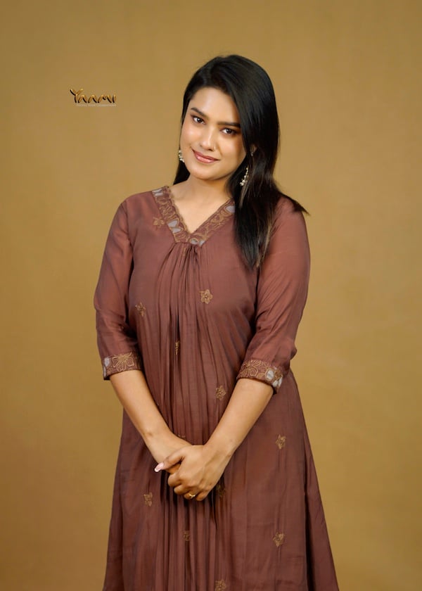 MUL CHANDERI APPLIQUE WORK KURTI YD10370