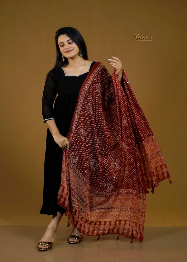 GATHERED KURTI WITH DUPATTA YD10378