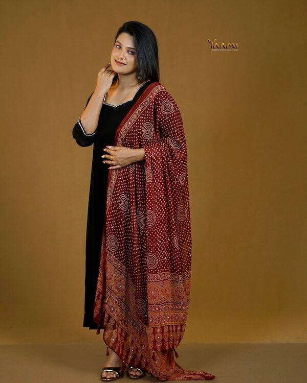 GATHERED KURTI WITH DUPATTA YD10378