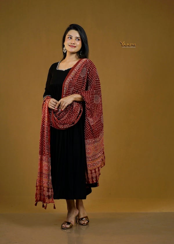 GATHERED KURTI WITH DUPATTA YD10378