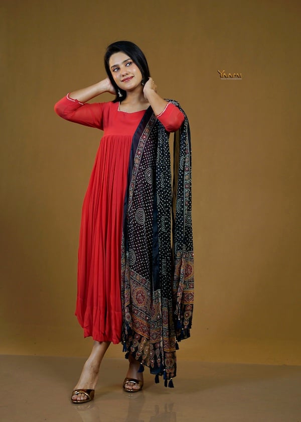 GATHERED KURTI WITH DUPATTA YD10378
