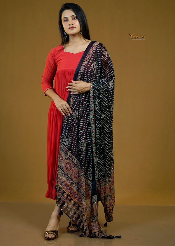 GATHERED KURTI WITH DUPATTA YD10378