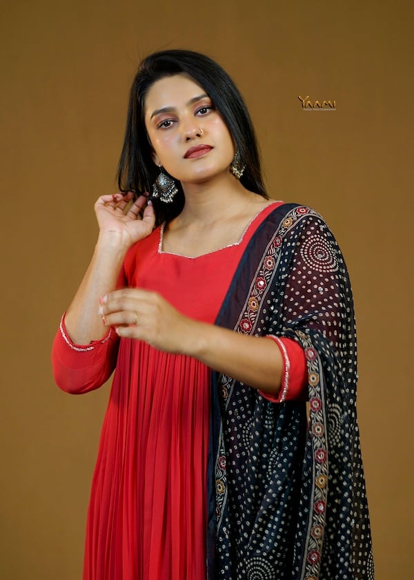 GATHERED KURTI WITH DUPATTA YD10378