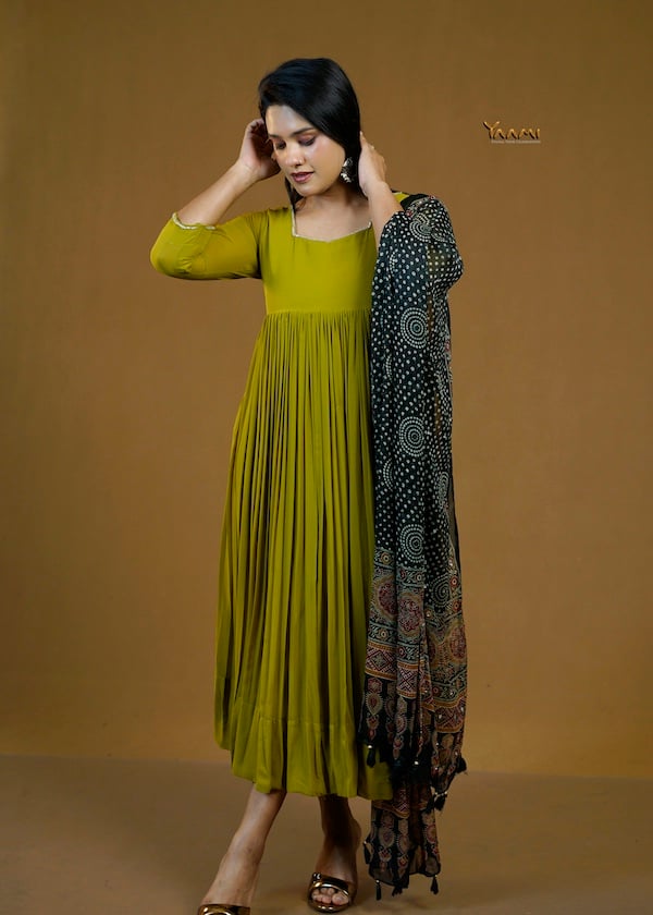 GATHERED KURTI WITH DUPATTA YD10378
