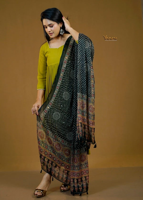 GATHERED KURTI WITH DUPATTA YD10378