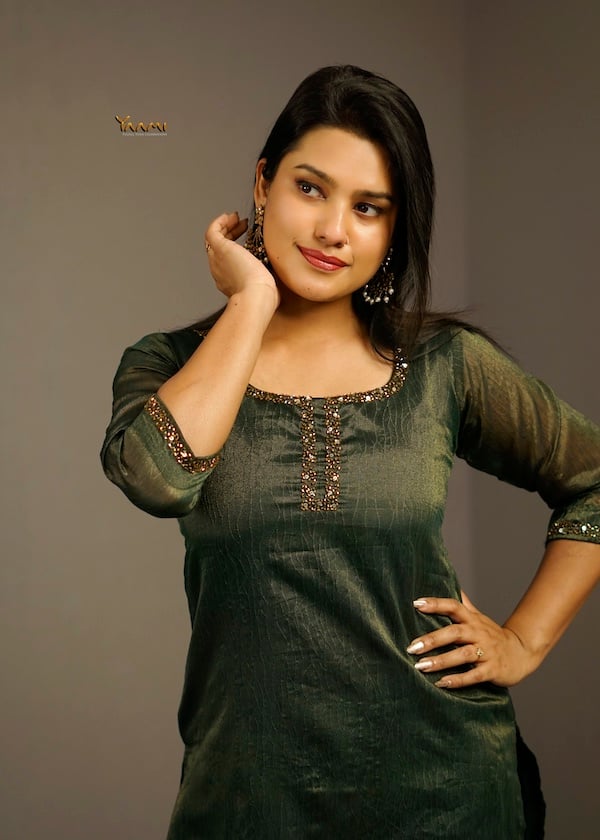 VISCOSE ORGANZA SLITTED KURTI YD10380