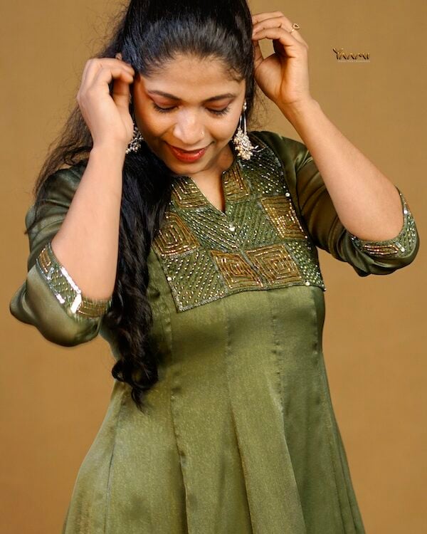 COSMOS SHIMMER PANEL CUT KURTI YD10369