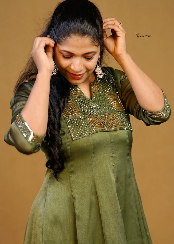 COSMOS SHIMMER PANEL CUT KURTI YD10369